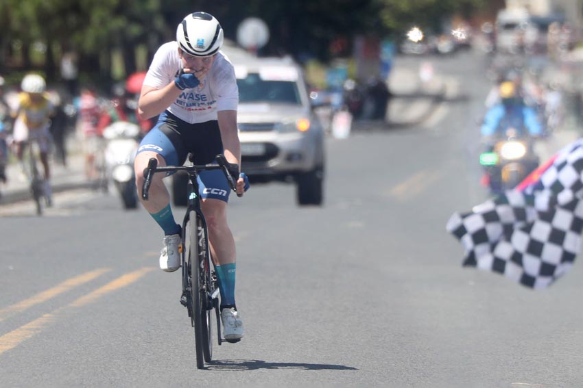 Komina Marina đoạt cú đúp Áo vàng, Áo chấm đỏ, Nguyễn Thị Thật áo xanh, Gissinger Oda áo trắng và Bùi Thị Huệ MISS Biwase TOV - 6