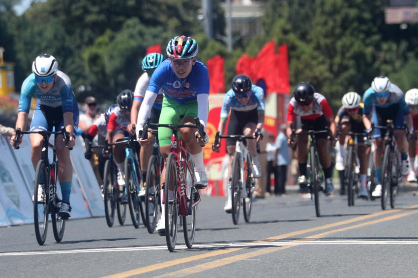 Komina Marina đoạt cú đúp Áo vàng, Áo chấm đỏ, Nguyễn Thị Thật áo xanh, Gissinger Oda áo trắng và Bùi Thị Huệ MISS Biwase TOV - 7