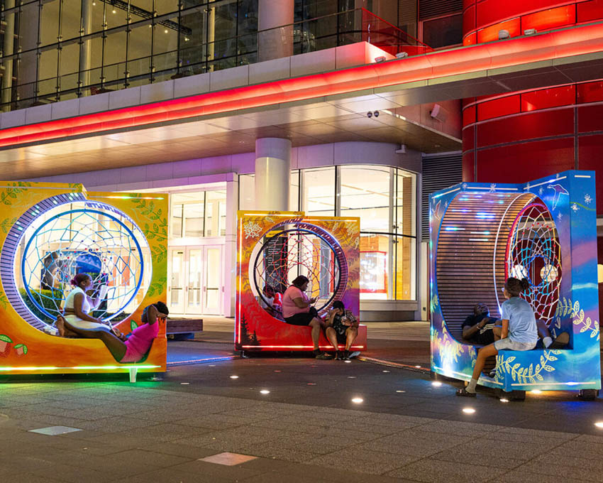 Tác phẩm nghệ thuật công cộng tương tác trong không gian đô thị với người dân tham gia trải nghiệm - 2