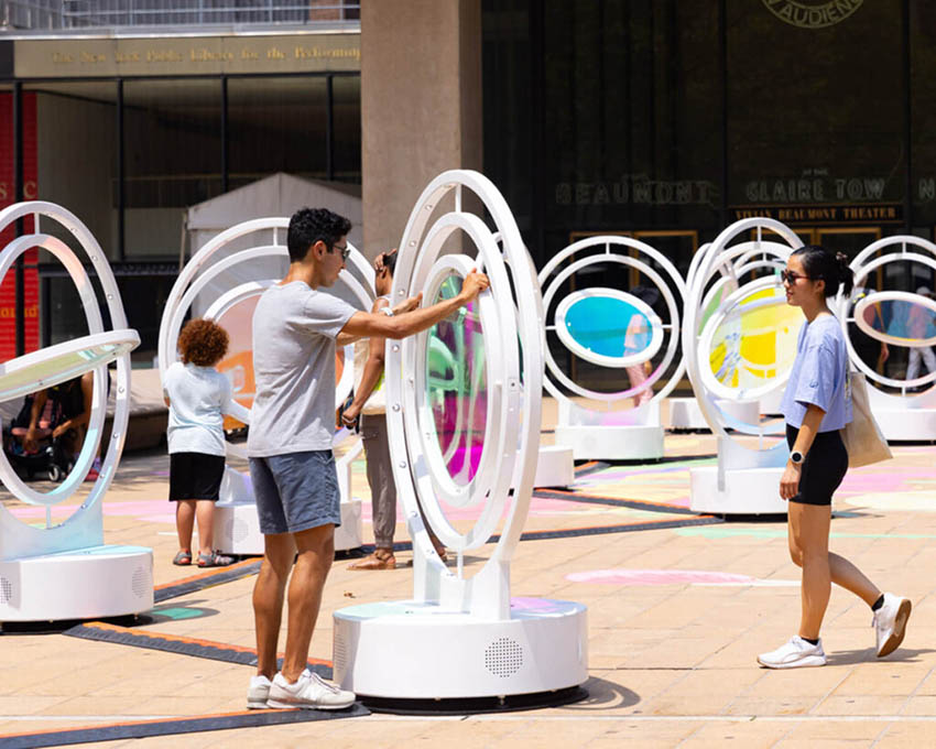 Tác phẩm nghệ thuật công cộng tương tác trong không gian đô thị với người dân tham gia trải nghiệm - 8