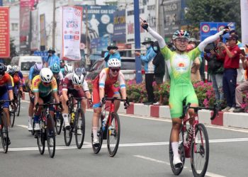 Nguyễn Thị Thật "Xé" áo xanh sau màn nước rút nghẹt thở - 4