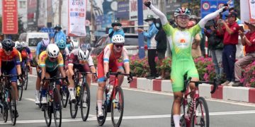 Nguyễn Thị Thật "Xé" áo xanh sau màn nước rút nghẹt thở - 4