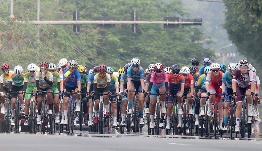 Nguyễn Thị Thật "Xé" áo xanh sau màn nước rút nghẹt thở - 1