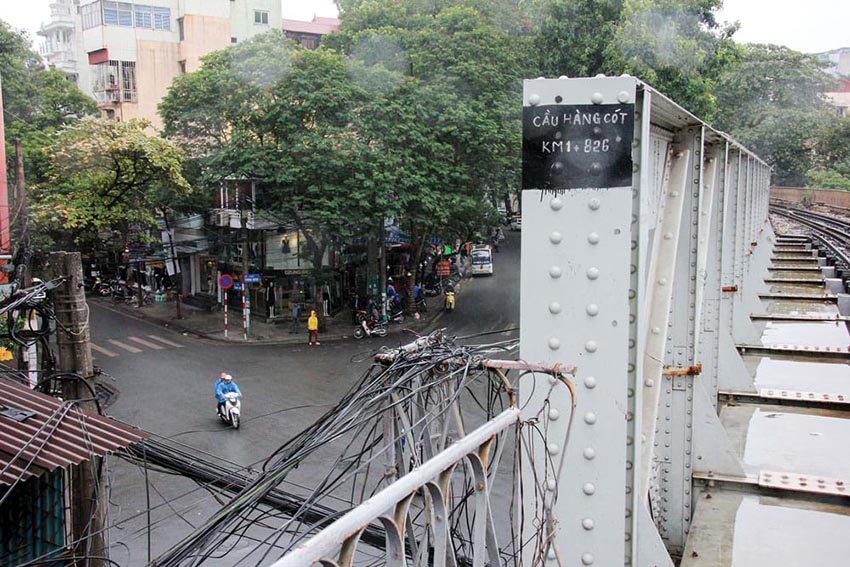 Những chuyến tàu xuyên qua thành phố - 1