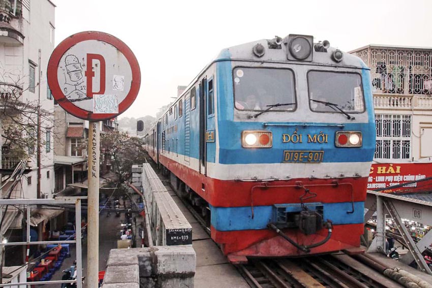 Những chuyến tàu xuyên qua thành phố - 3