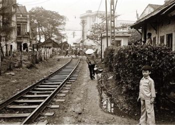 Những chuyến tàu xuyên qua thành phố - 4