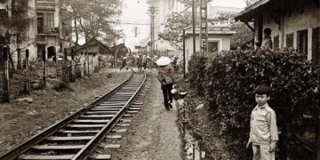 Những chuyến tàu xuyên qua thành phố - 4