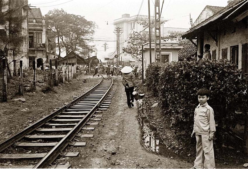 Những chuyến tàu xuyên qua thành phố - 4