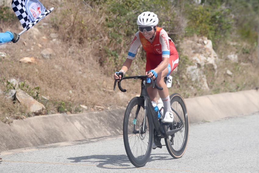 Rasmussen Walther “Xé” 3 sắc áo, Komina Marina khẳng định vị thế “Nữ hoàng leo núi” - 3