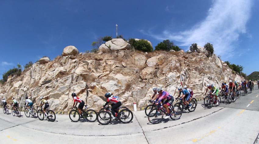 Rasmussen Walther “Xé” 3 sắc áo, Komina Marina khẳng định vị thế “Nữ hoàng leo núi” - 4