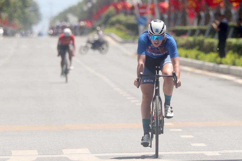 Rasmussen Walther “Xé” 3 sắc áo, Komina Marina khẳng định vị thế “Nữ hoàng leo núi” - 6