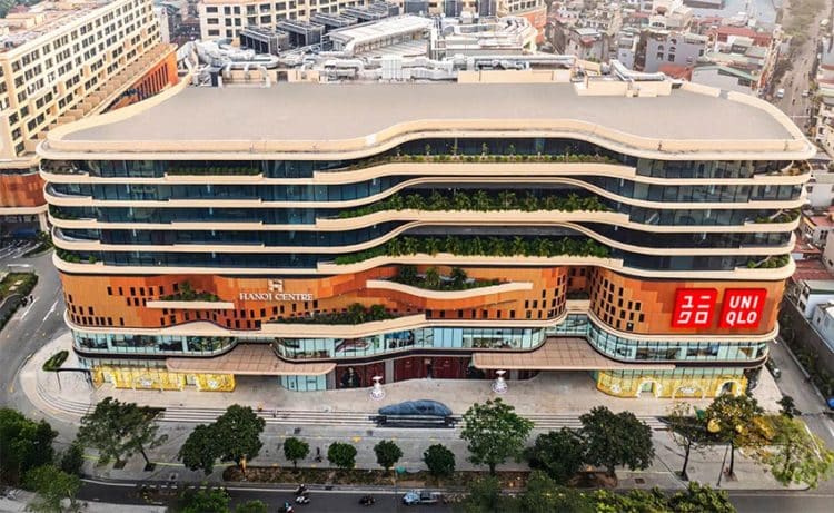 Cửa hàng UNIQLO Hanoi Centre tại TTTM Hanoi Centre Hà Nội chuẩn bị khai trương ngày 27/3 - 1