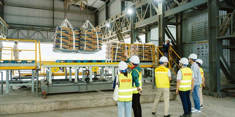Nhà máy Xi măng Sông Gianh với hệ thống sản xuất và logistics tự động hóa phục vụ thị trường miền Trung - 1