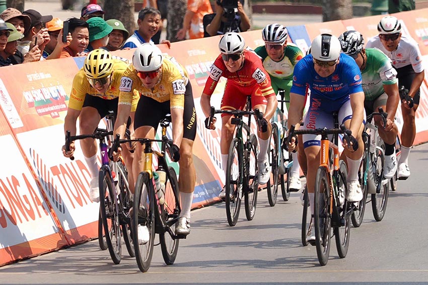 Áo Cam Nguyễn Văn Bình nuối tiếc rời giải, Anton Popov thắng chặng 6 tranh Cúp HTV – Tôn Đông Á 2026 - 2