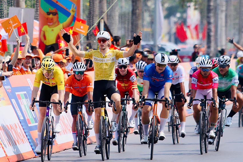 Áo Cam Nguyễn Văn Bình nuối tiếc rời giải, Anton Popov thắng chặng 6 tranh Cúp HTV – Tôn Đông Á 2026 - 4