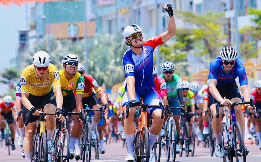 Christoph Janssen độc diễn tại Gia Lai, TP.HCM xây chắc ngôi đầu Cúp HTV – Tôn Đông Á - 5