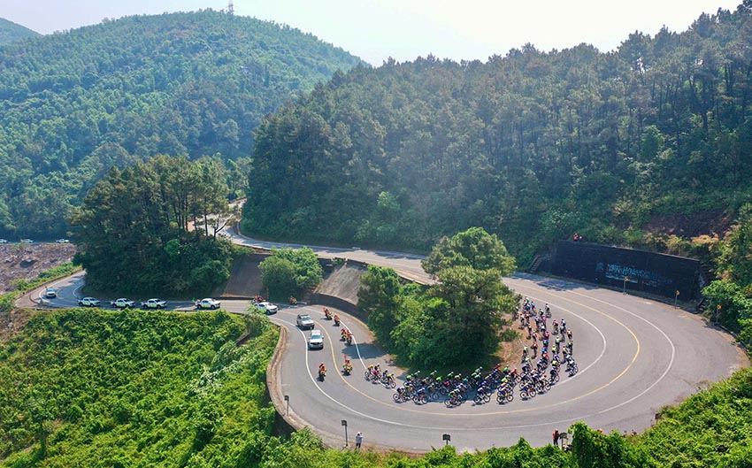 Cuộc “Xé” áo tổng lực Vàng,  Đỏ, Cam, Trắng và Đồng đội sau chặng 10 Cúp HTV – Tôn Đông Á - 1