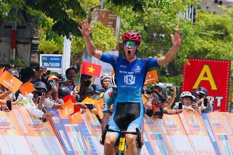 Cuộc “Xé” áo tổng lực Vàng,  Đỏ, Cam, Trắng và Đồng đội sau chặng 10 Cúp HTV – Tôn Đông Á - 2