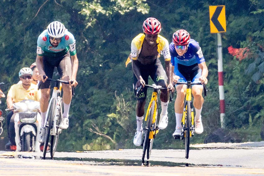 Cuộc “Xé” áo tổng lực Vàng,  Đỏ, Cam, Trắng và Đồng đội sau chặng 10 Cúp HTV – Tôn Đông Á - 3