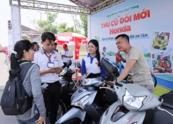 Sự kiện thu cũ đổi mới của Honda Việt Nam tại khu công nghiệp với hoạt động kiểm tra và lái thử xe