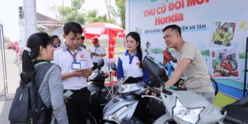 Sự kiện thu cũ đổi mới của Honda Việt Nam tại khu công nghiệp với hoạt động kiểm tra và lái thử xe
