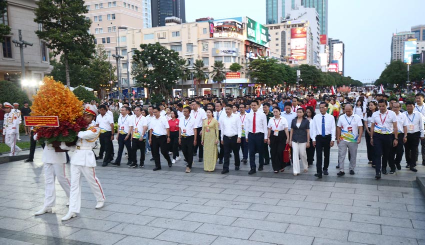 Khai mạc Đại hội TDTT TP.HCM 2026 Ấn tượng không gian mở, quy mô diễu hành kỷ lục - 1