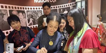 Khánh Ly - 80 mùa xuân và hát cùng nguồn cội - 2