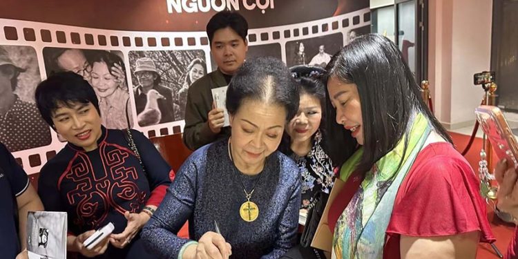 Khánh Ly - 80 mùa xuân và hát cùng nguồn cội - 2