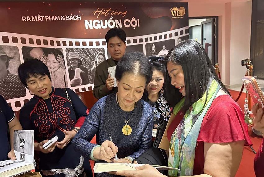 Khánh Ly - 80 mùa xuân và hát cùng nguồn cội - 2