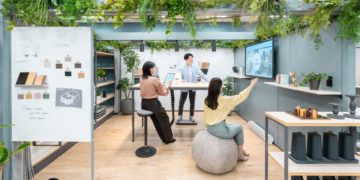 Không gian văn phòng hiện đại với ghế công thái học cao cấp và ánh sáng tự nhiên tạo trải nghiệm làm việc thoải mái - 2