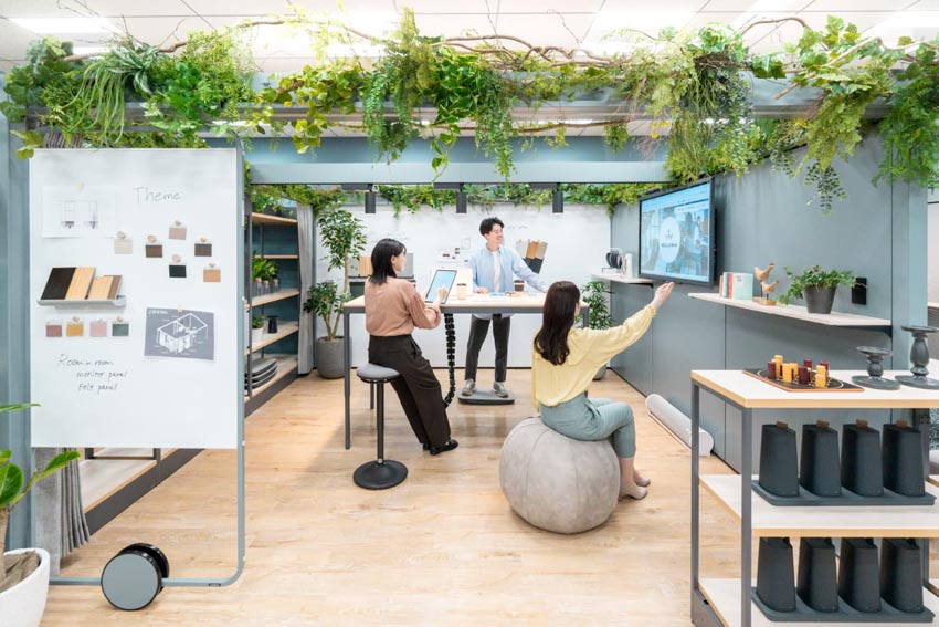 Không gian văn phòng hiện đại với ghế công thái học cao cấp và ánh sáng tự nhiên tạo trải nghiệm làm việc thoải mái - 2