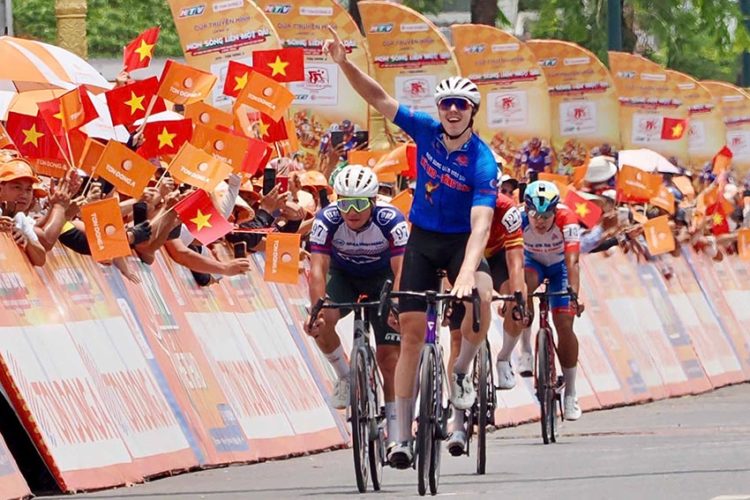 Marchuk Dzianis lần thứ 6 thắng chặng  – Ai sẽ là người chiến thắng trước Hội trường Thống Nhất 30/4 ? - 1