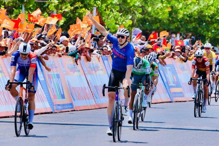 Marchuk Dzianis thắng chặng 14, chờ biến số tại Đèo Cả - Cúp HTV – Tôn Đông Á - 2