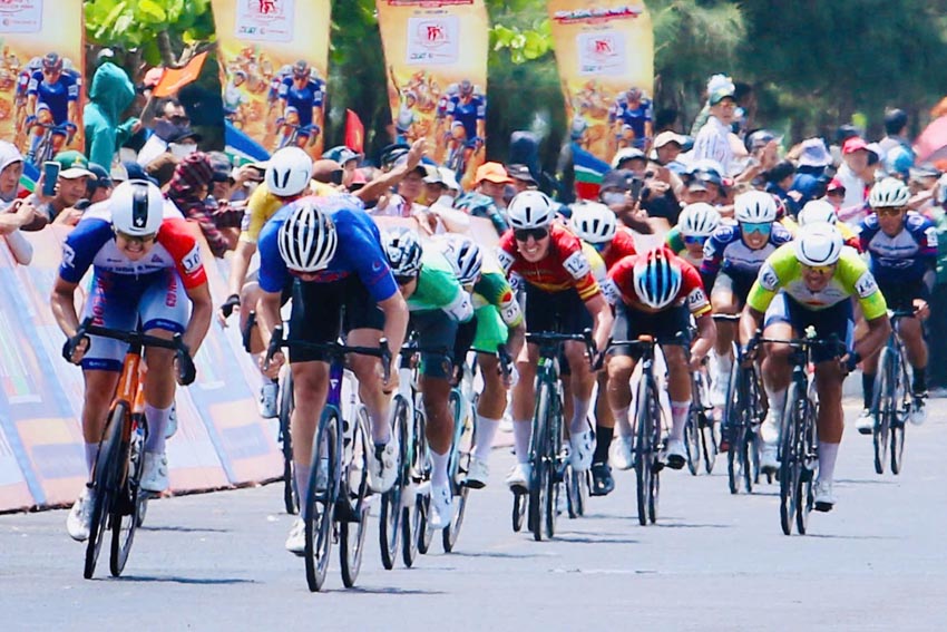 Marchuk Dzianis thắng chặng 14, chờ biến số tại Đèo Cả - Cúp HTV – Tôn Đông Á - 3