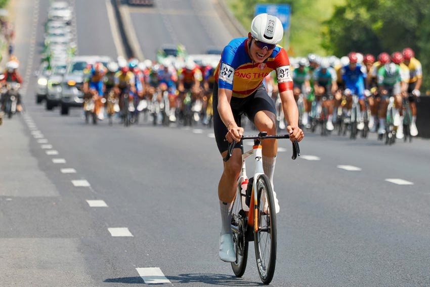 Marchuk Dzianis thắng chặng 14, chờ biến số tại Đèo Cả - Cúp HTV – Tôn Đông Á - 6