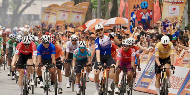 Patterson và Marchuk Dzianis đồng loạt "xé" áo tại chặng 3 Cúp HTV – Tôn Đông Á 2026 - 1