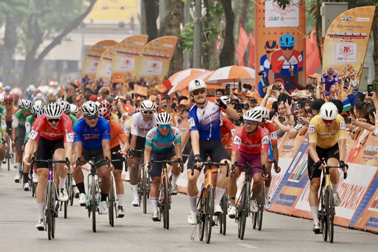 Patterson và Marchuk Dzianis đồng loạt "xé" áo tại chặng 3 Cúp HTV – Tôn Đông Á 2026 - 1