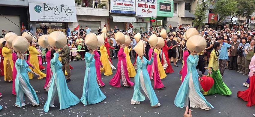 Tết Nguyên Tiêu ở Chợ Lớn và bài toán đầu tư cho lễ hội, công nghiệp văn hóa - 2