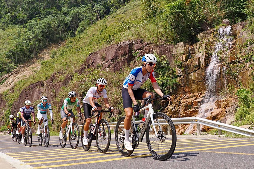 TPHCM khẳng định thế độc tôn, chiếm giữ áo vàng, áo chấm đỏ và đồng đội sau cuộc chiến Khánh Lê - 4