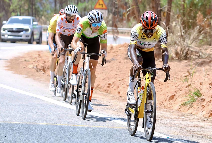 TPHCM khẳng định thế độc tôn, chiếm giữ áo vàng, áo chấm đỏ và đồng đội sau cuộc chiến Khánh Lê - 6