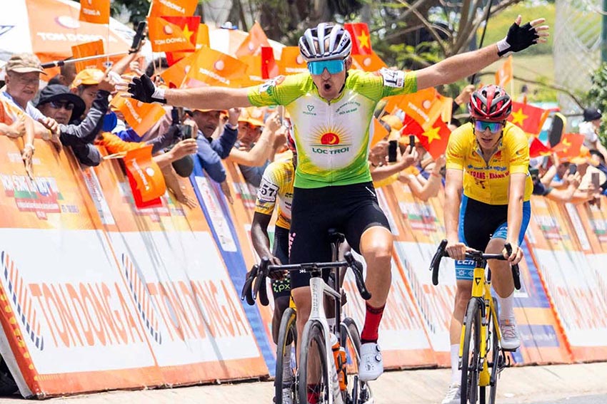 TPHCM khẳng định thế độc tôn, chiếm giữ áo vàng, áo chấm đỏ và đồng đội sau cuộc chiến Khánh Lê - 7