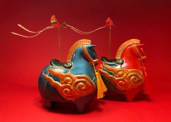 Không gian trưng bày triển lãm “Từ đôi tay đến tạo tác” tại Lotus Gallery TP.HCM với các tác phẩm gốm và sơn mài - 2