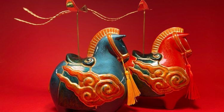 Không gian trưng bày triển lãm “Từ đôi tay đến tạo tác” tại Lotus Gallery TP.HCM với các tác phẩm gốm và sơn mài - 2