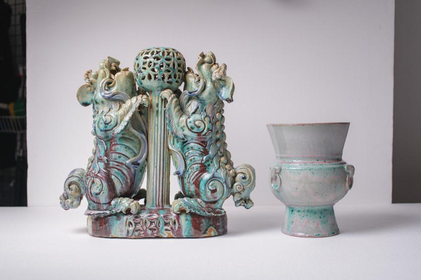 Không gian trưng bày triển lãm “Từ đôi tay đến tạo tác” tại Lotus Gallery TP.HCM với các tác phẩm gốm và sơn mài - 3