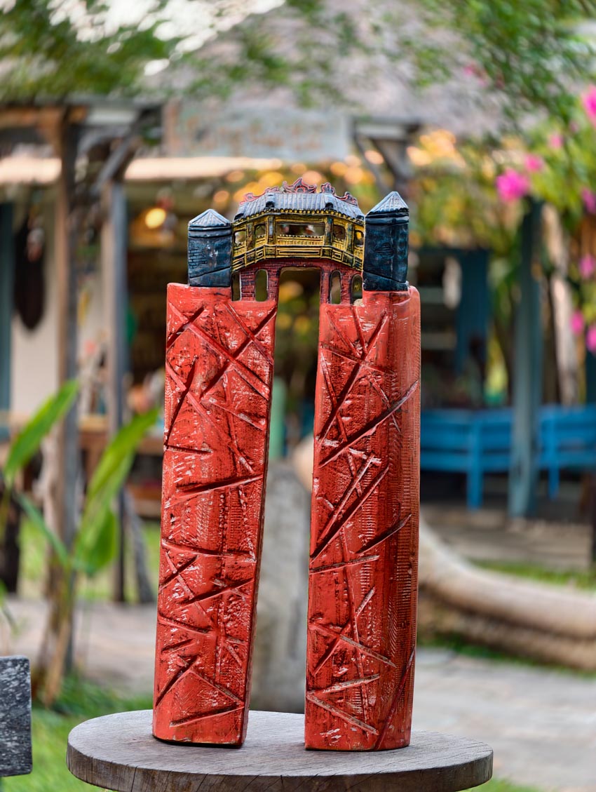 Không gian trưng bày triển lãm “Từ đôi tay đến tạo tác” tại Lotus Gallery TP.HCM với các tác phẩm gốm và sơn mài - 4