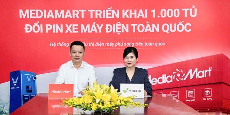 Tủ đổi pin xe máy điện V-Green lắp đặt tại hệ thống siêu thị MediaMart trên toàn quốc