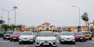 Xe điện VinFast bàn giao số lượng lớn tại showroom Việt Nam tháng 3/2026