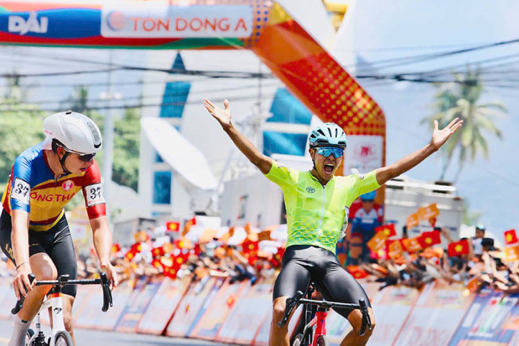 Xuân Lộc "xé" áo chấm đỏ và cuộc chiến "sống còn" tại đèo Khánh Lê Cúp HTV – Tôn Đông Á - 1