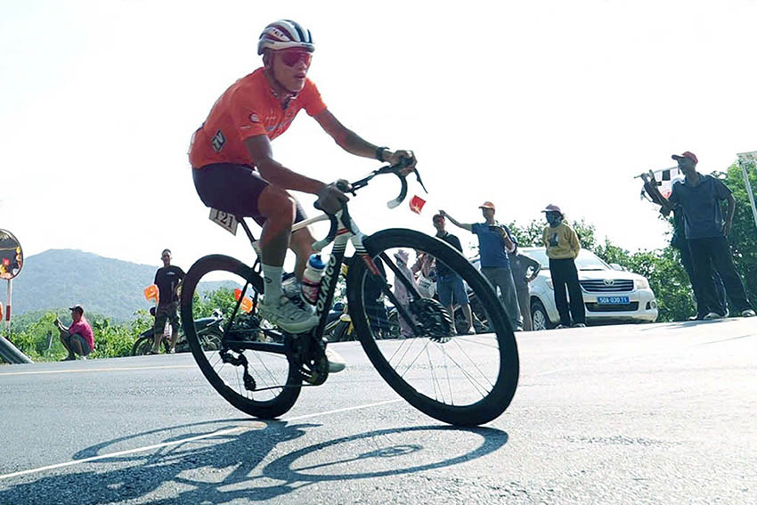 Xuân Lộc "xé" áo chấm đỏ và cuộc chiến "sống còn" tại đèo Khánh Lê Cúp HTV – Tôn Đông Á - 5