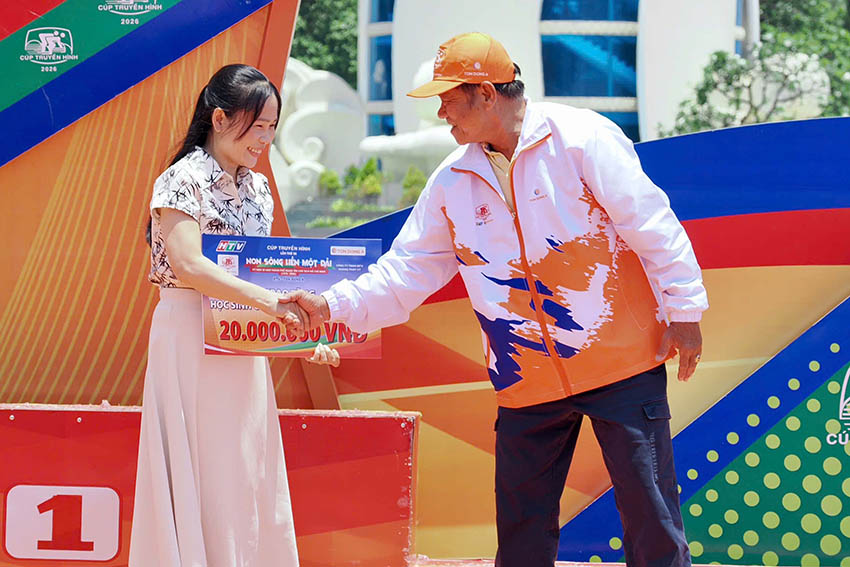 Xuân Lộc "xé" áo chấm đỏ và cuộc chiến "sống còn" tại đèo Khánh Lê Cúp HTV – Tôn Đông Á - 6